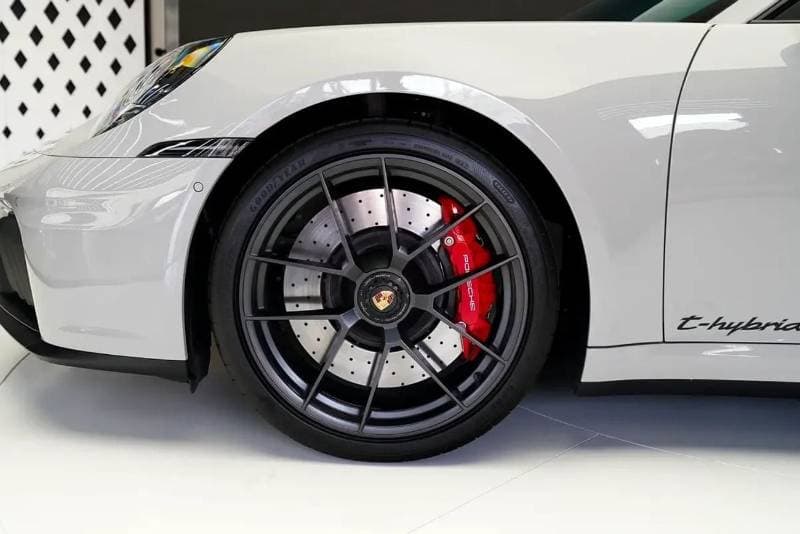 2025 Porsche 911 CARRERA GTS thumbnail 5