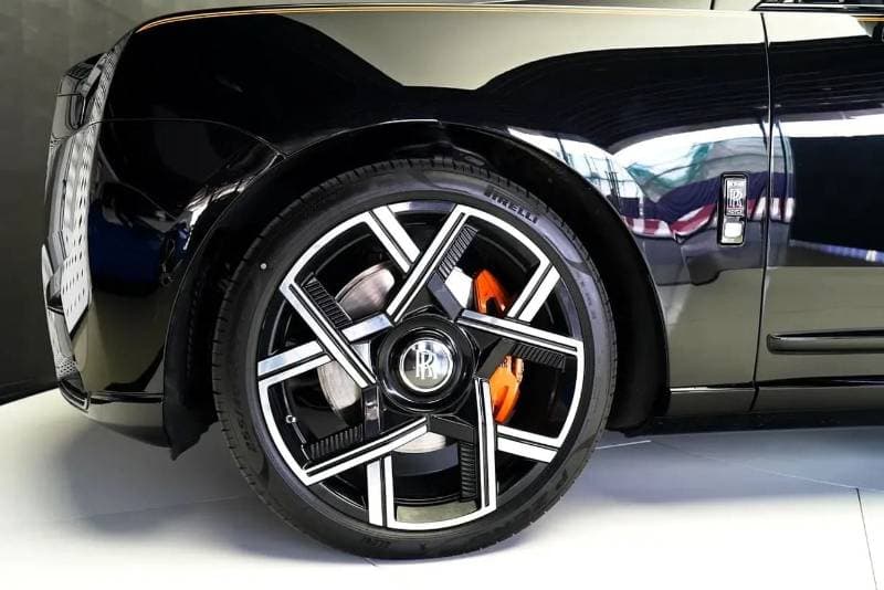 2026 Rolls Royce Cullinan BLACK BADGE thumbnail 6