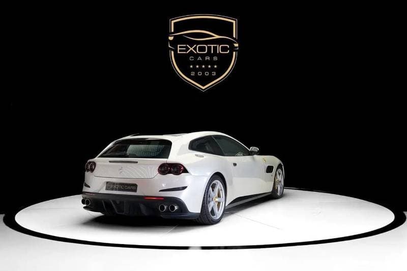 2018 Ferrari GTC4 LUSSO thumbnail 3
