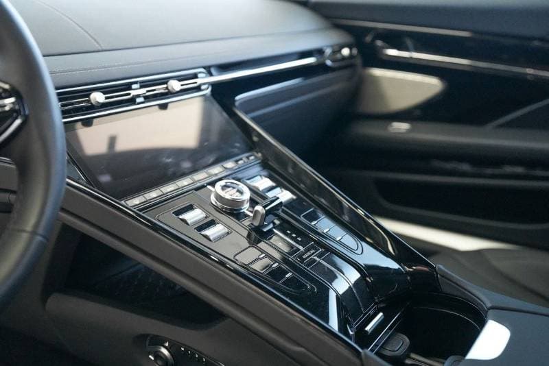 2024 Aston Martin DB12 STANDARD thumbnail 6