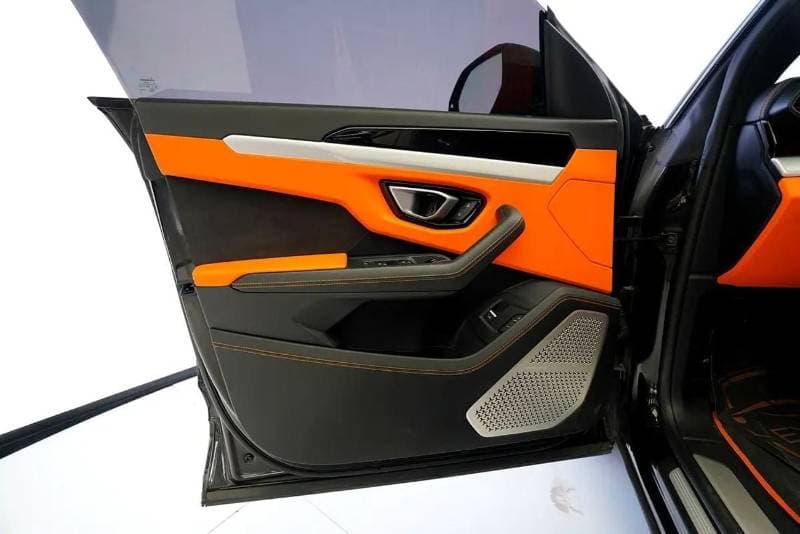 2022 Lamborghini Urus STANDARD thumbnail 2