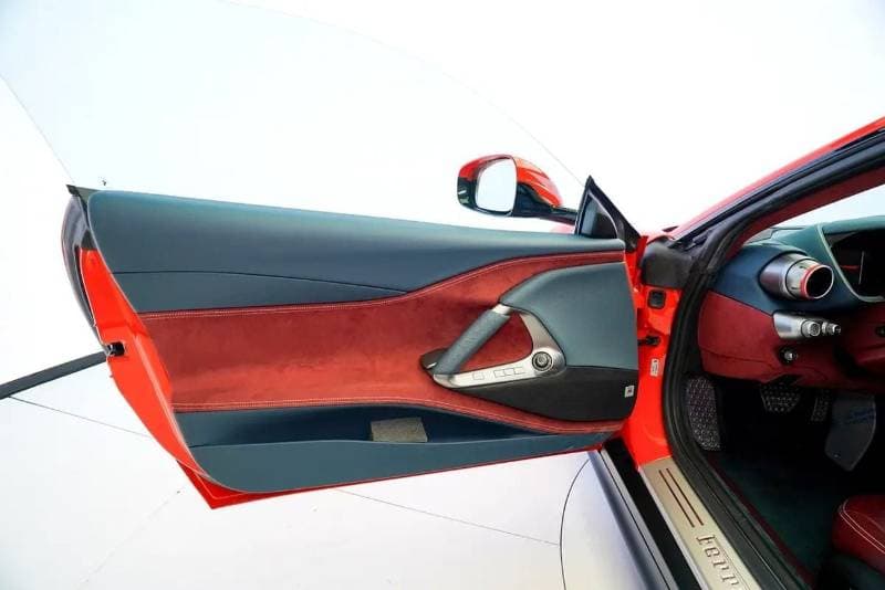 2019 Ferrari 812 SUPERFAST thumbnail 7