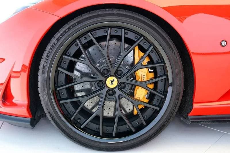 2019 Ferrari 812 SUPERFAST thumbnail 6