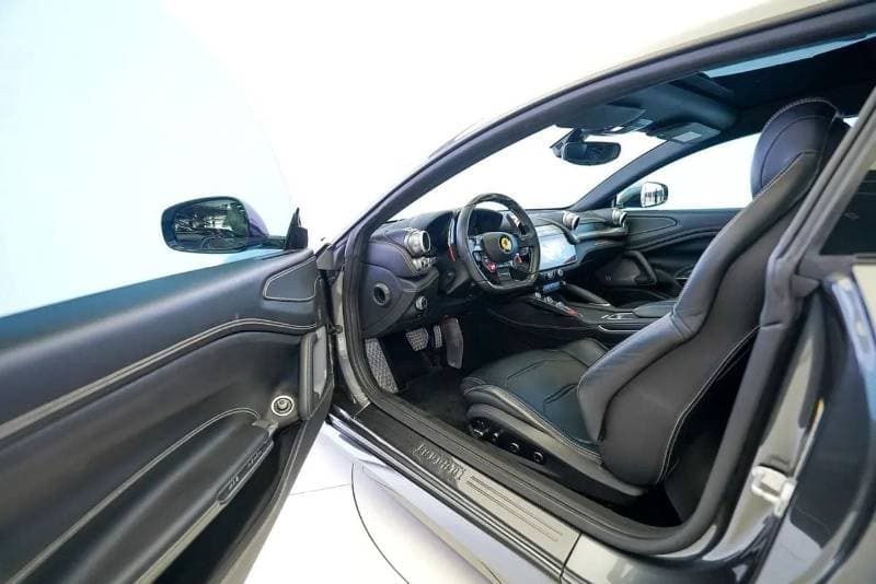 2019 Ferrari GTC4 LUSSO thumbnail 6