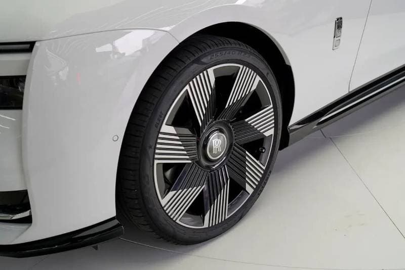 2024 Rolls Royce Spectre STANDARD thumbnail 6