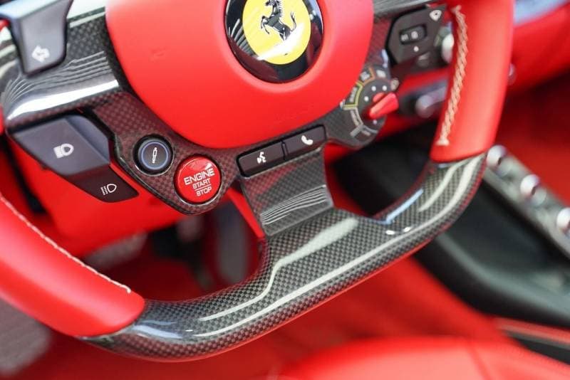 2021 Ferrari 812 thumbnail 4