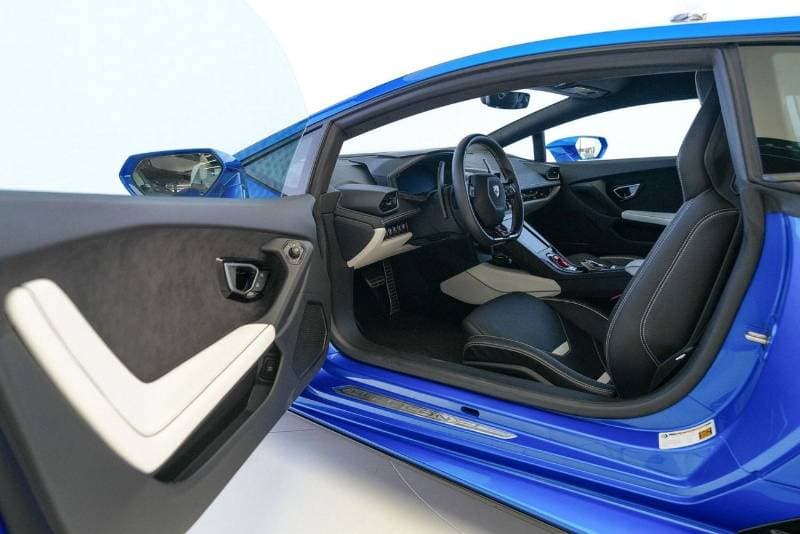 2020 Lamborghini Huracan EVO thumbnail 8
