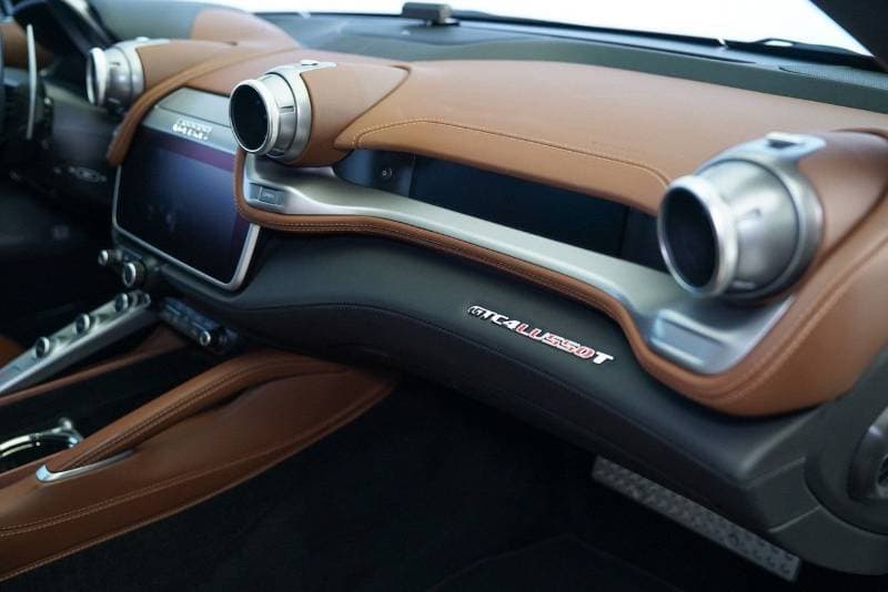 2017 Ferrari GTC4 LUSSO thumbnail 8