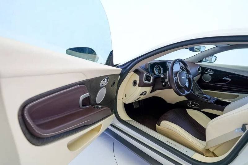 2019 Aston Martin DB11 AMR thumbnail 7