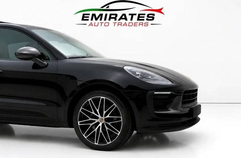 2022 Porsche Macan T thumbnail 4