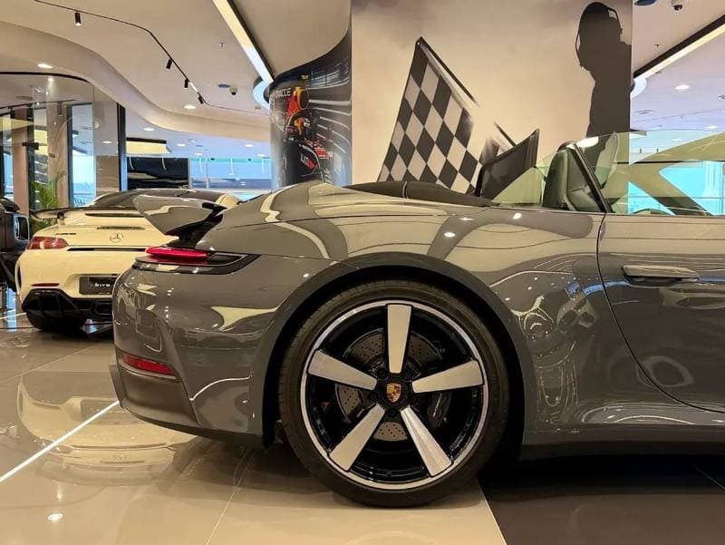 2025 Porsche 911 CARRERA thumbnail 2
