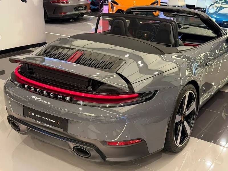 2025 Porsche 911 CARRERA thumbnail 6
