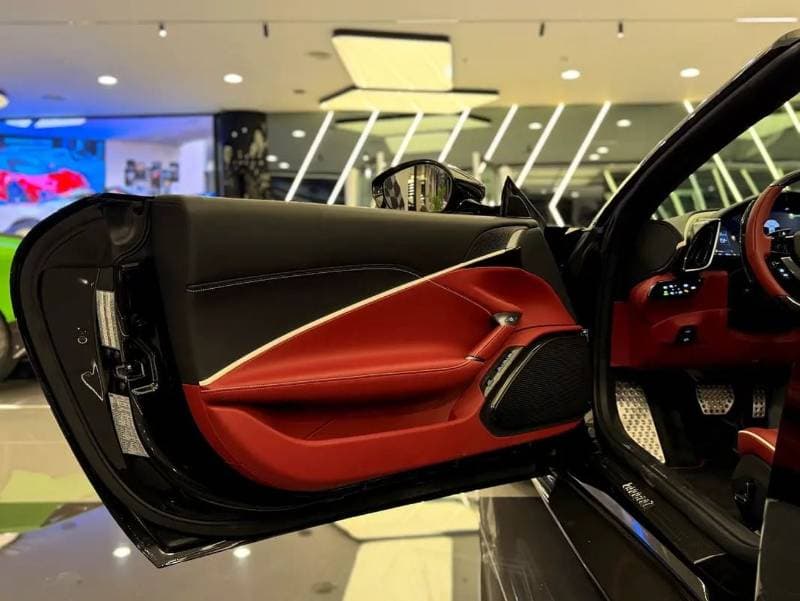 2024 Ferrari Roma STANDARD thumbnail 5
