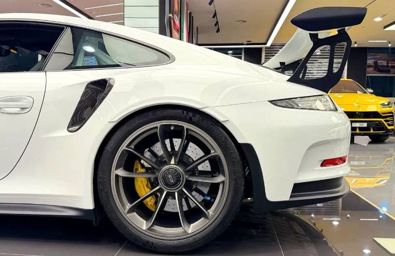 2016 Porsche 911 GT3RS thumbnail 3