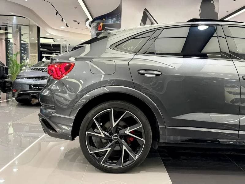 2024 Audi RSQ3 STANDARD thumbnail 2