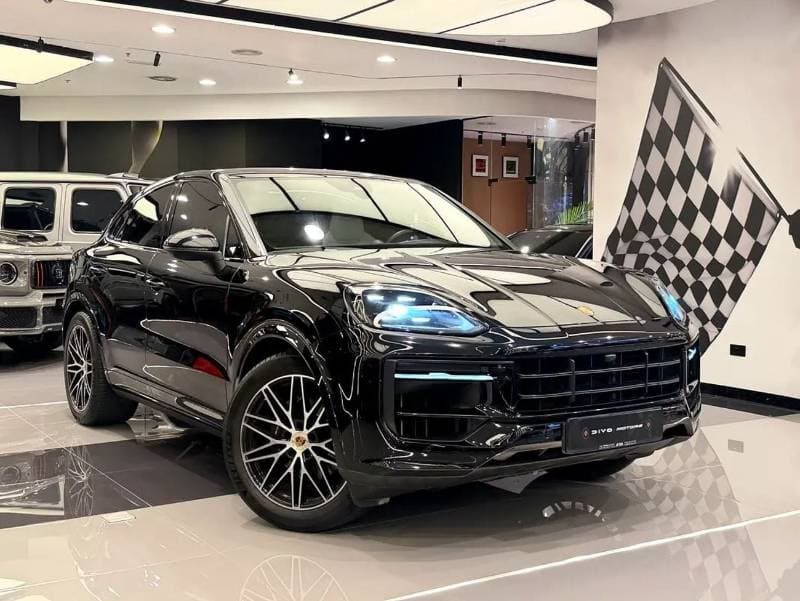 2024 Porsche Cayenne STANDARD thumbnail 4