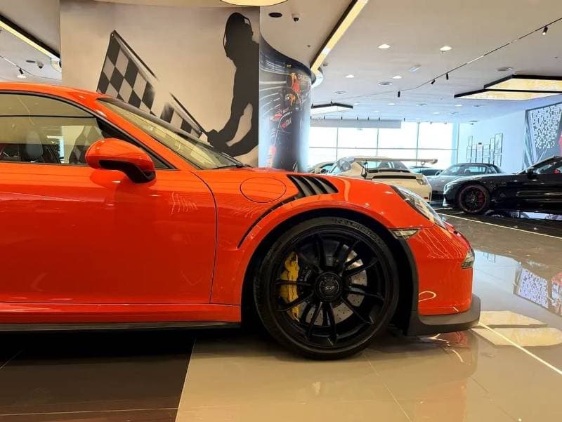 2016 Porsche 911 GT3RS thumbnail 3