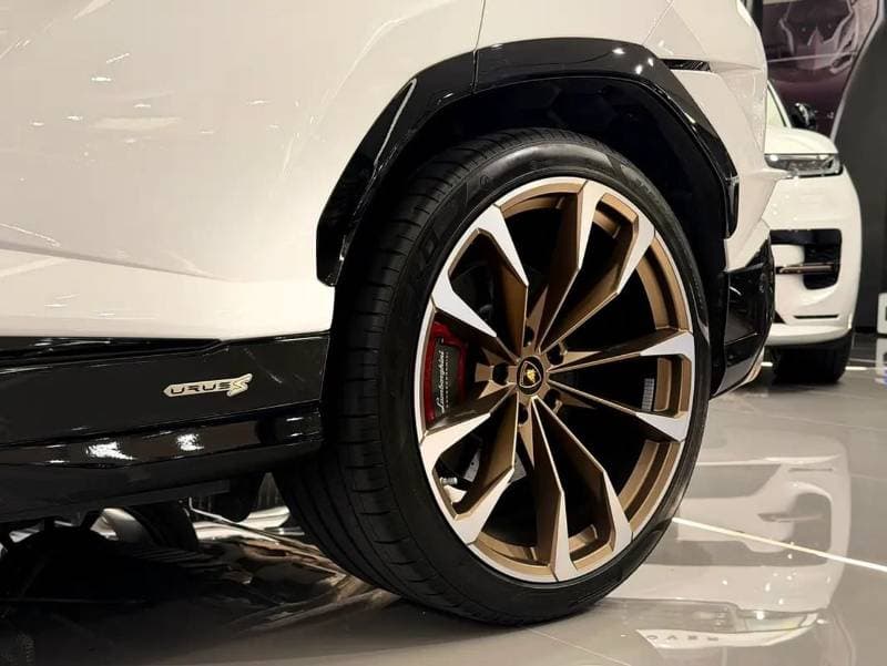 2024 Lamborghini Urus S thumbnail 6