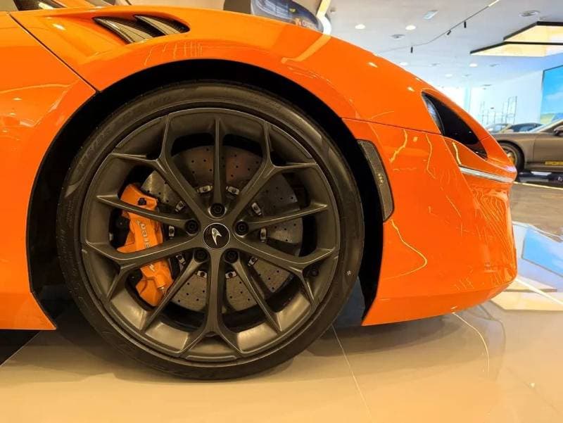2023 McLaren Artura STANDARD thumbnail 5