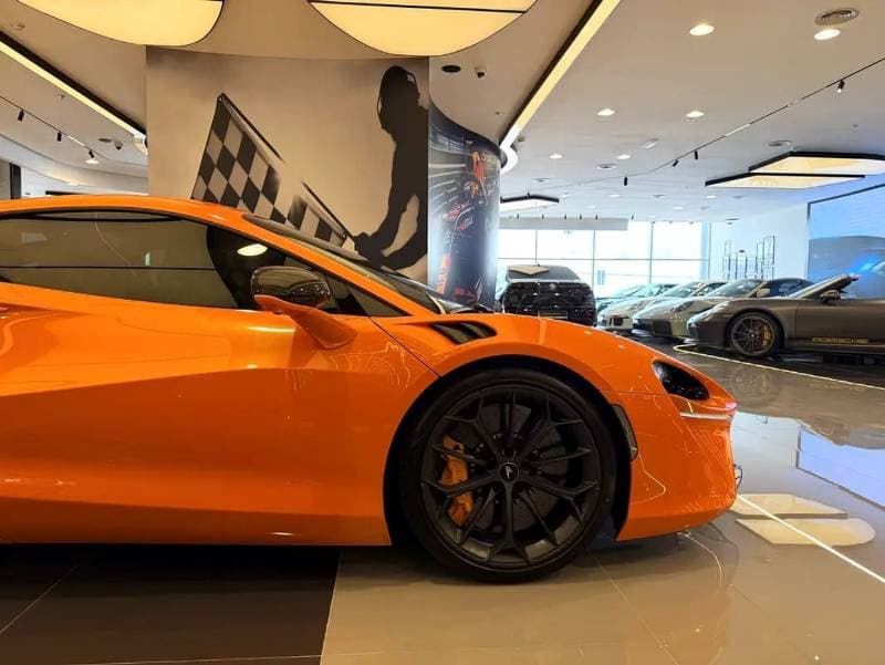 2023 McLaren Artura STANDARD thumbnail 3