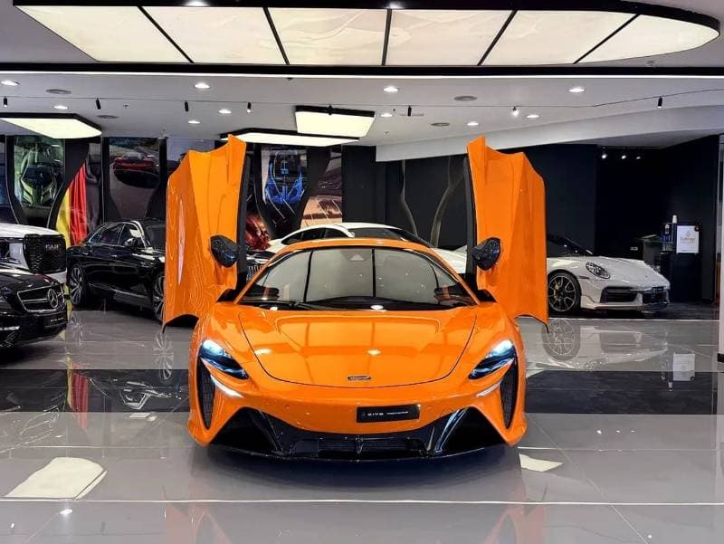2023 McLaren Artura STANDARD