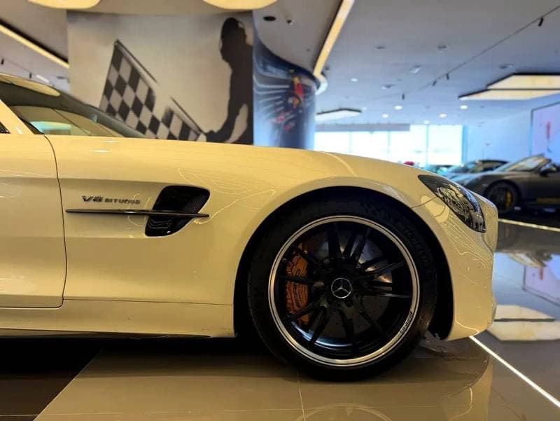 2019 Mercedes Benz AMG GTR thumbnail 3
