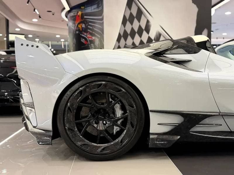 2022 Ferrari SF90 thumbnail 3