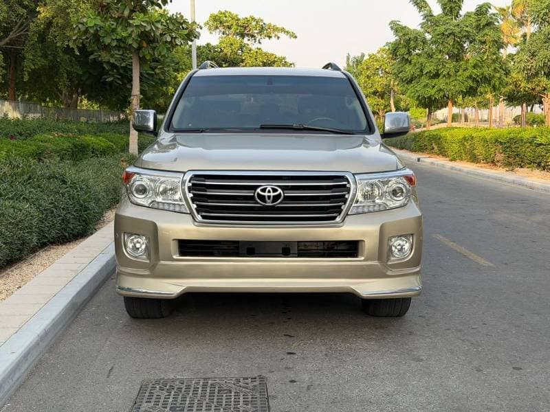 2011 Toyota Land Cruiser VXR thumbnail 4