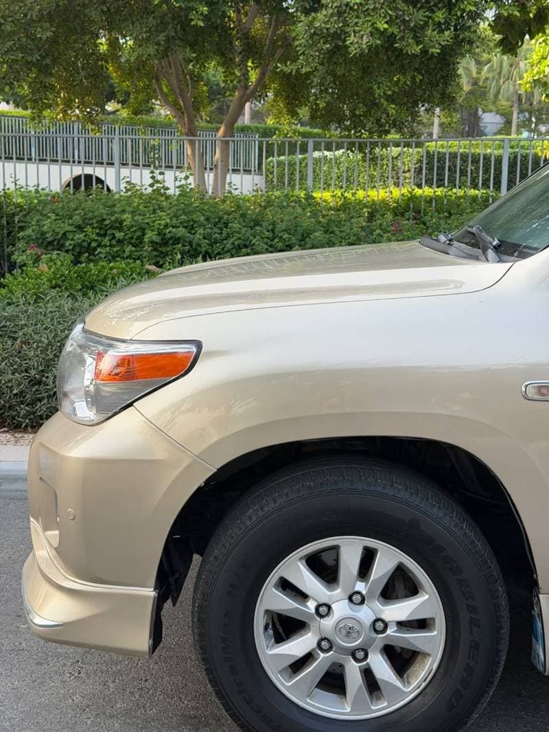 2011 Toyota Land Cruiser VXR thumbnail 5