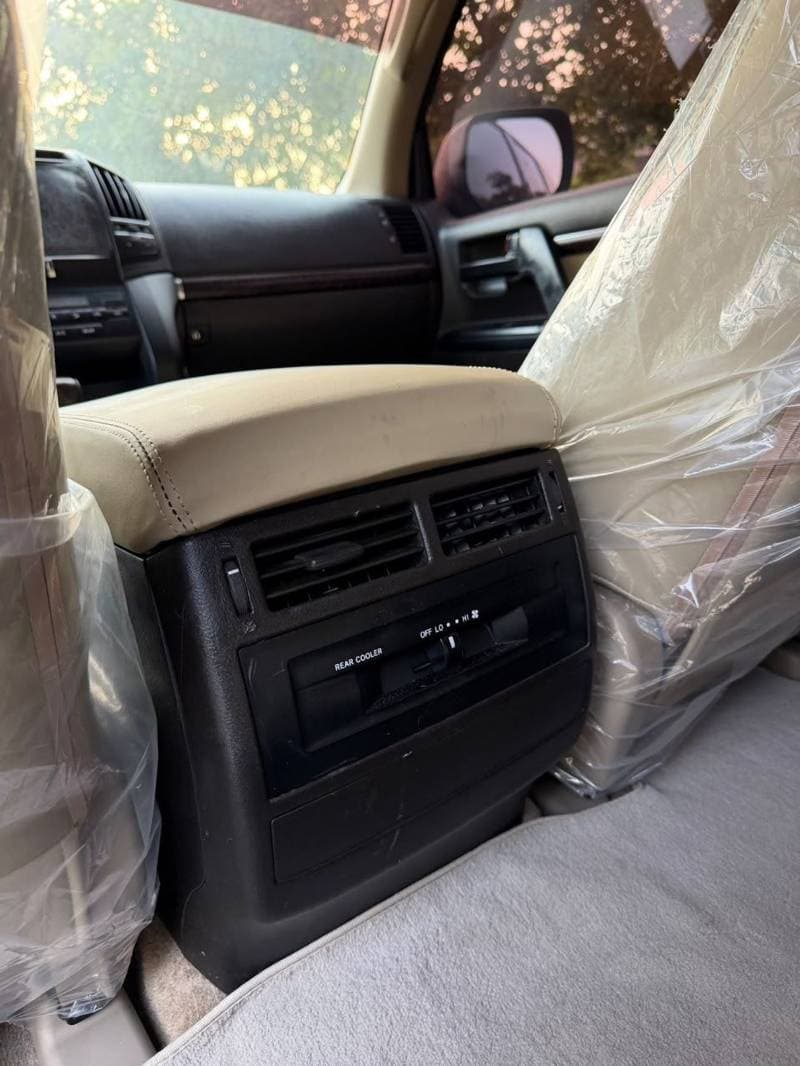 2011 Toyota Land Cruiser VXR thumbnail 8