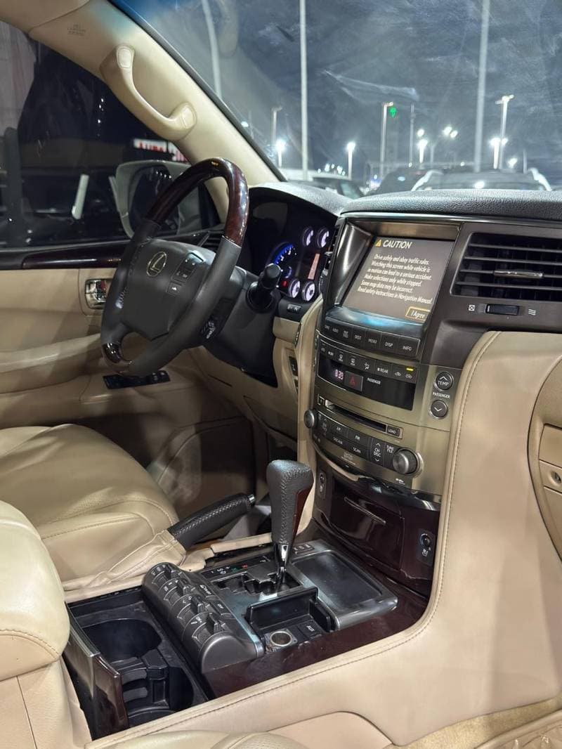 2010 Lexus LX570 NAVIGATION SPORT thumbnail 8