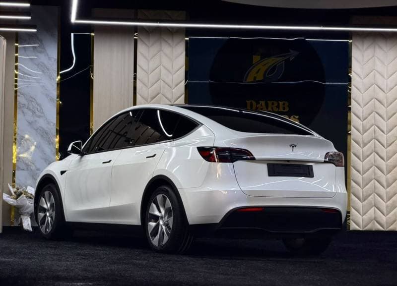 2024 Tesla Model Y STANDARD RANGE thumbnail 4