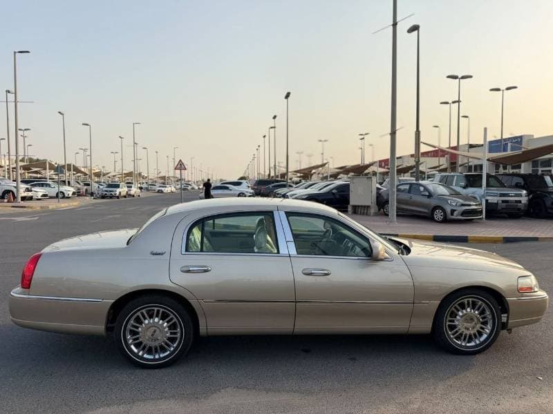 2010 Lincoln Town Car SIGNATURE thumbnail 8