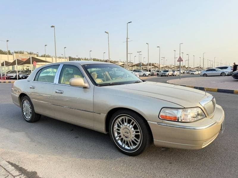 2010 Lincoln Town Car SIGNATURE thumbnail 6