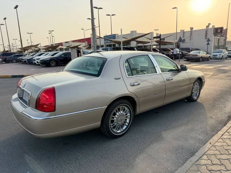 2010 Lincoln Town Car SIGNATURE thumbnail 7