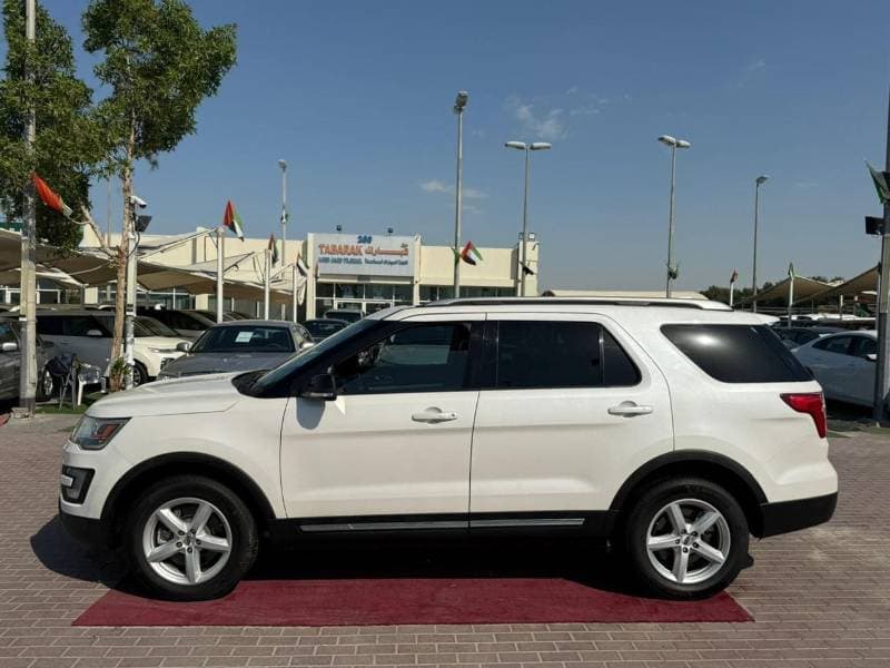 2017 Ford Explorer XLT thumbnail 4