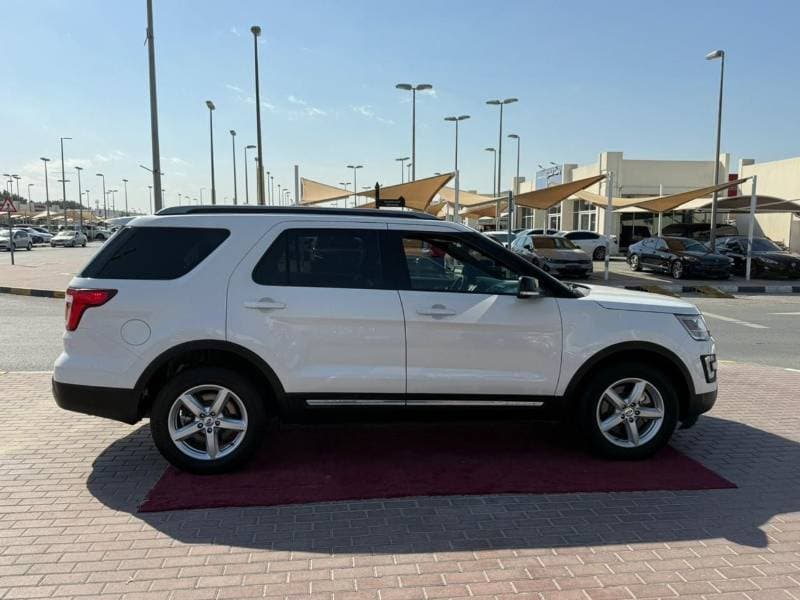 2017 Ford Explorer XLT thumbnail 8