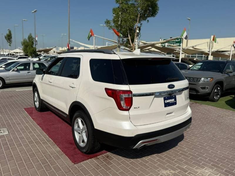 2017 Ford Explorer XLT thumbnail 5