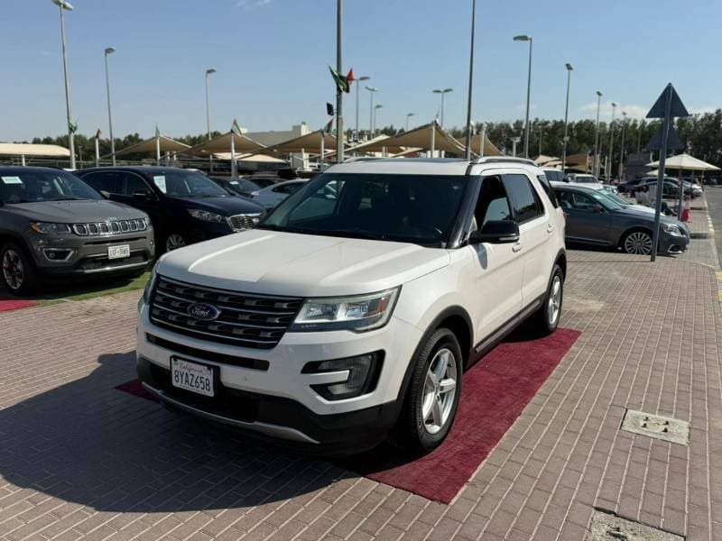 2017 Ford Explorer XLT thumbnail 3