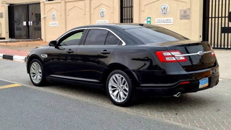 2017 Ford Taurus Limited thumbnail 4