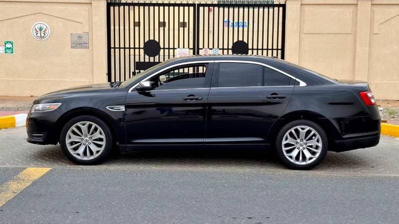 2017 Ford Taurus Limited thumbnail 3