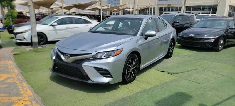 2018 Toyota Camry SE thumbnail 3