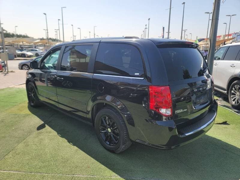 2017 Dodge Grand Caravan SE thumbnail 5