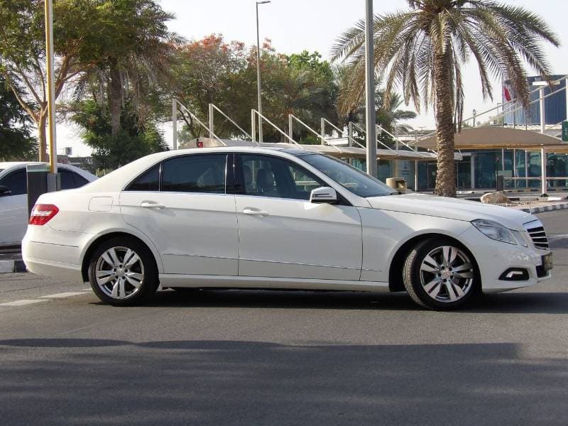 2010 Mercedes Benz E300 AVANTGARDE SPORT thumbnail 2