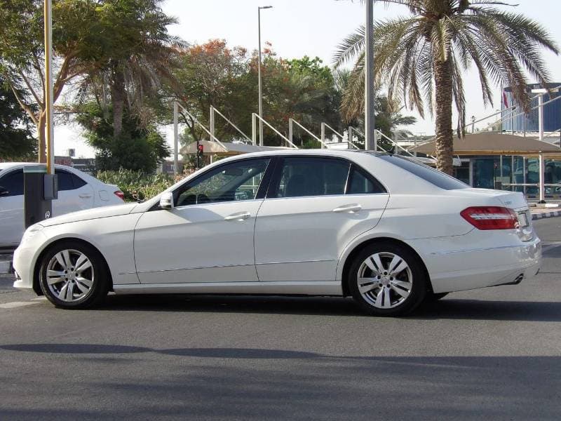 2010 Mercedes Benz E300 AVANTGARDE SPORT thumbnail 4