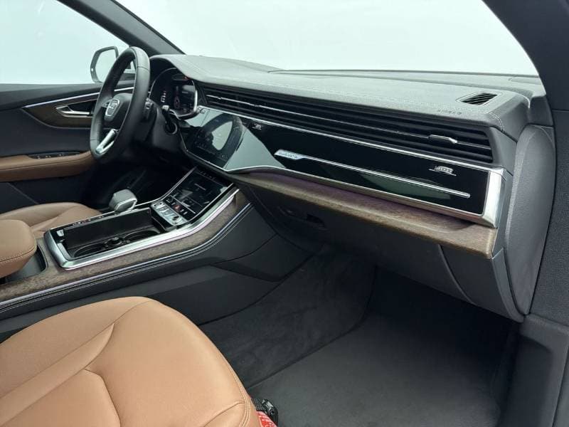 2024 Audi Q8 55 TFSI thumbnail 7