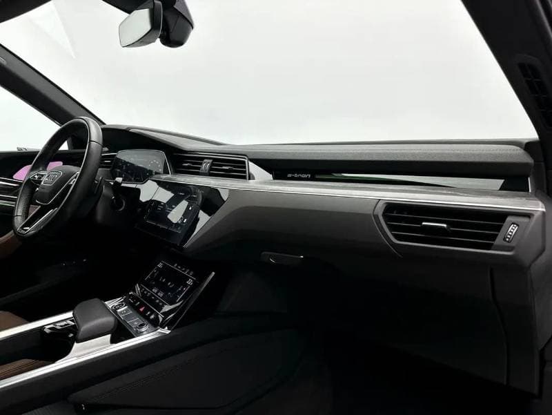 2024 Audi e tron thumbnail 6