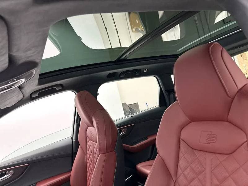 2025 Audi SQ7 STANDARD thumbnail 8