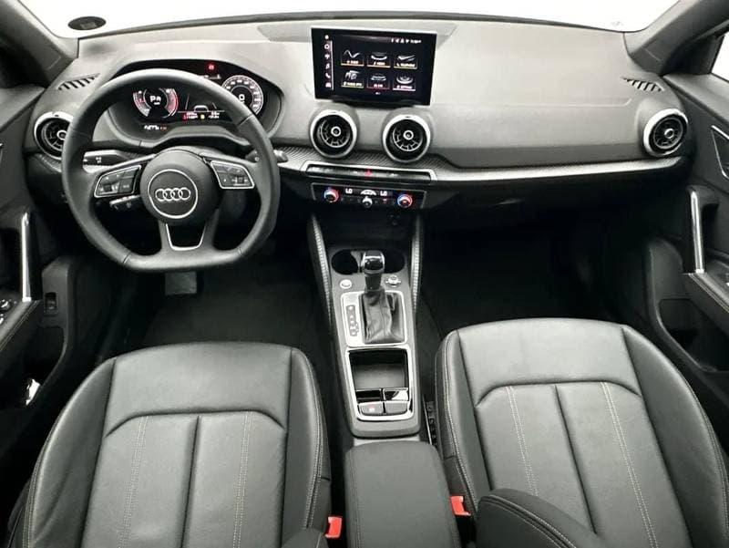 2025 Audi Q2 35 TFSI BLACK thumbnail 5
