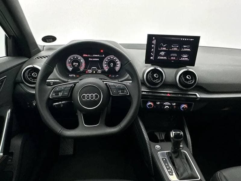 2025 Audi Q2 35 TFSI BLACK thumbnail 4